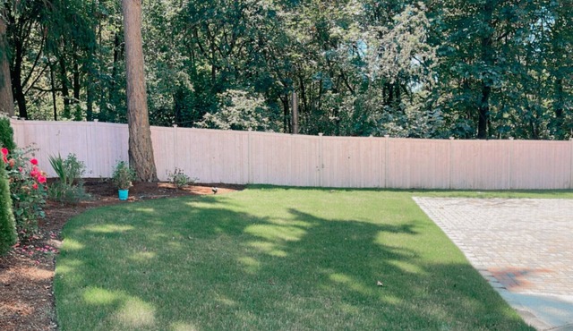 2-bedroom house in Kent with WiFi, AC & Huge tiled backyard