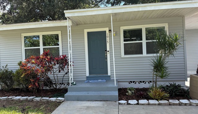 2-Bedroom house in Largo with inviting fenced backyard