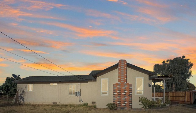 2-bedroom house in Oakdale!