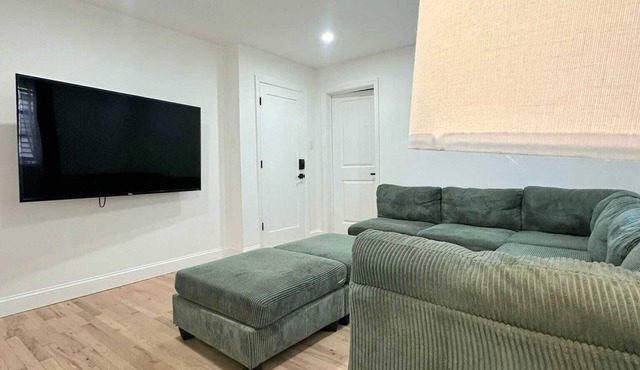 2-bedroom house in peaceful Newark with AC, WiFi. Relax and unwind