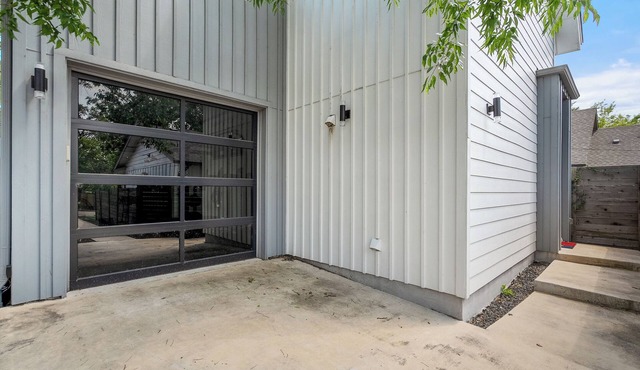 2-bedroom house in pleasant Austin with fitness room, AC, WiFi close to DT