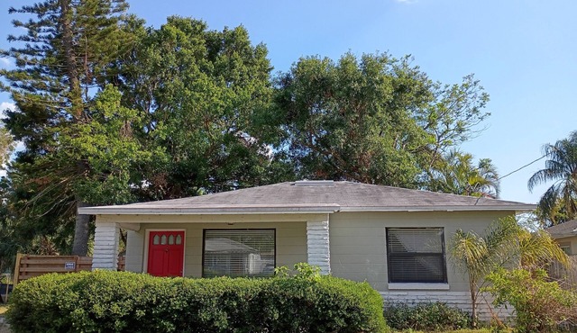2-bedroom house in South Tampa with WiFi, AC Hammocks bikes and pet friendly!
