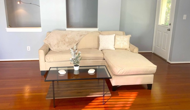 2 Bedroom House in the Heights! 2 car garage!