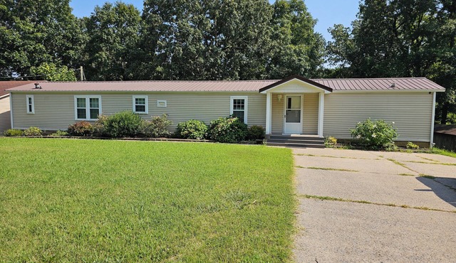 2-bedroom house in Grand Rivers with 2 Boat Ramps and Patti's Nearby - KY Lake