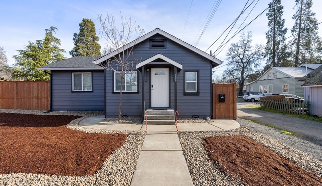 2-bedroom house in lovely Grants Pass close to downtown