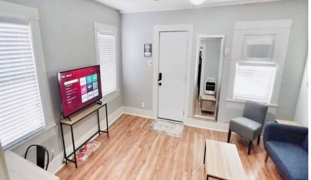 2-bedroom house in delightful San Antonio with AC comfort