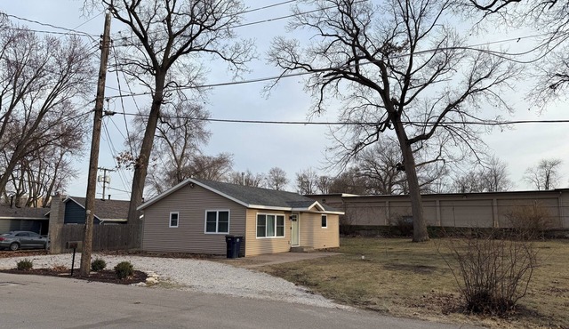 2-bedroom house in Warsaw, Indiana close to Winona Lake
