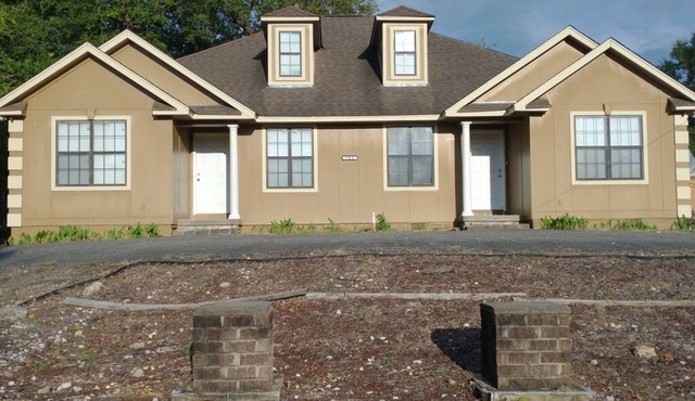 2-bedroom house in wonderful Demopolis with cool AC