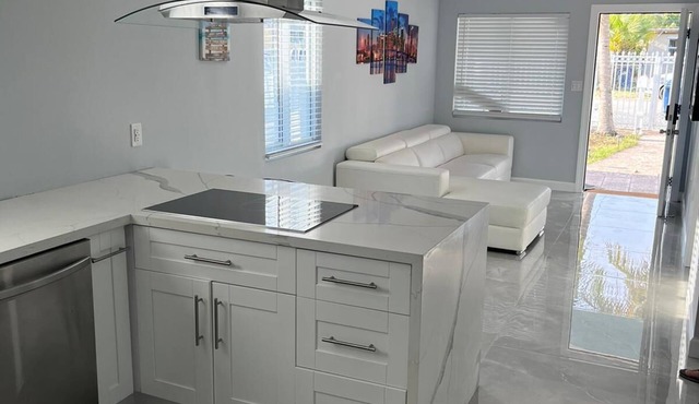 2-bedroom house Just renovated in Miami