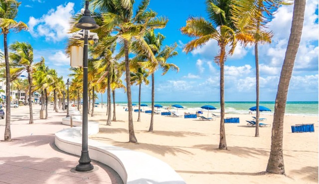 2 BEDROOM HOUSE 2 bathroom . Fort Lauderdale house next to airport cruise port.