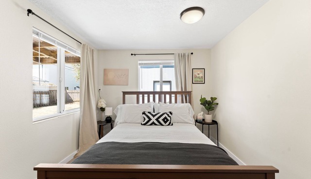 2-bedroom house with AC in Portland, Off Street Parking!