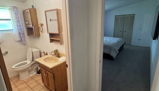 2-bedroom house with BIG YARD in Hudson