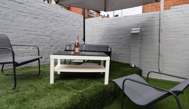 2 bedroom house with garden & free parking, on a quiet side street, close to Anfield & Hill Dickinson Stadium