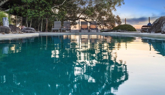 2 bedroom House with outdoor dining table & BBQ. Dog & Family Friendly