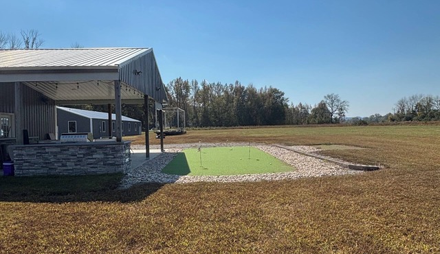 2-bedroom house with putting green in Celina