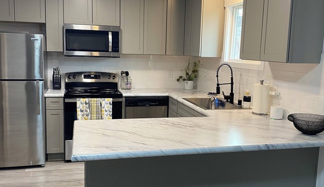 2-bedroom house with a river view in Coulee Dam with WiFi, AC