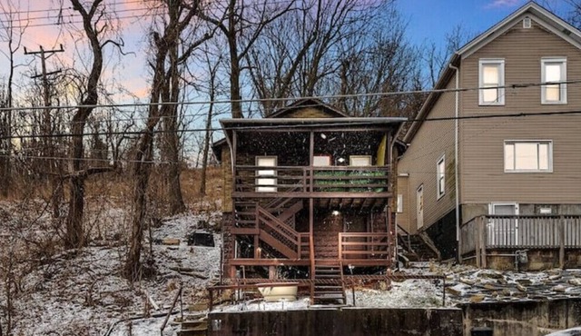 2-bedroom house with a view near The Waterfront