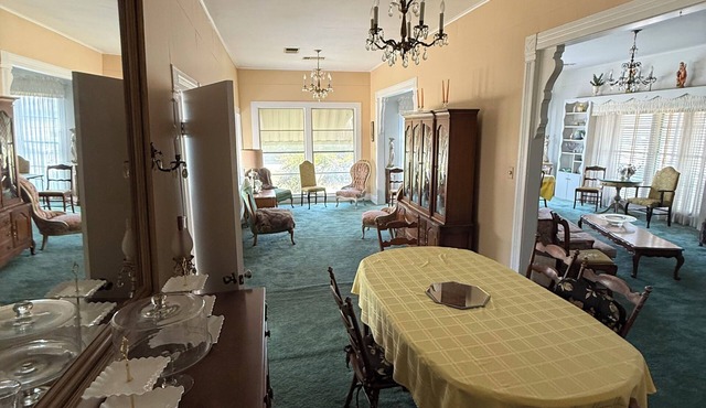 2-bedroom house with AC and WiFi in Whitesboro. With multiple spaces to add beds