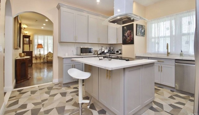 2 bedroom in a beautiful Victorian House