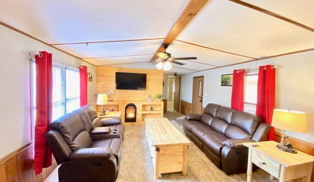 2 bedroom in Hocking Hills,with Luxury Hot Tub,Kid Friendly,Hammocks,Logan ohio