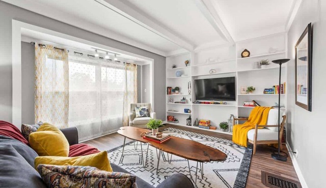 2 Bedroom in Kamm's Corner!