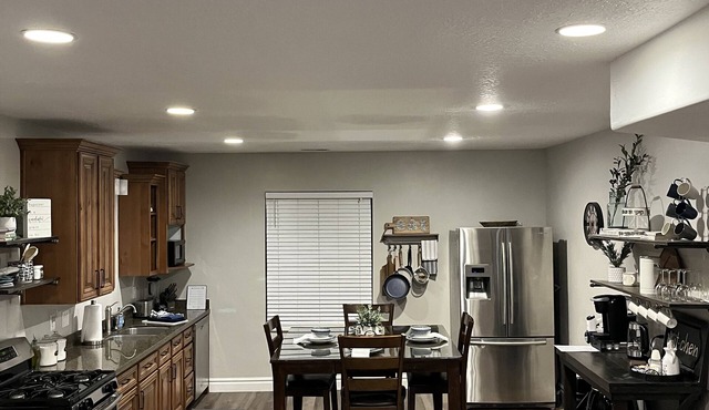 2 bedroom in law basement suite. family friendly mountain getaway