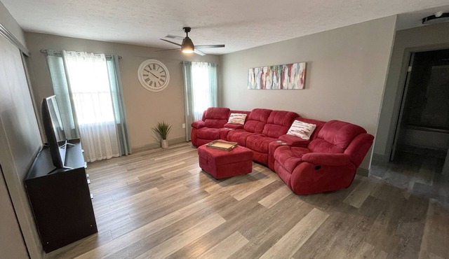 2 Bedroom, King Bed, Pets welcome, washer and dryer