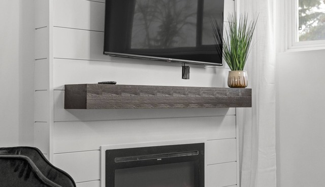 2 bedroom King Suite Located Near Fish Creek