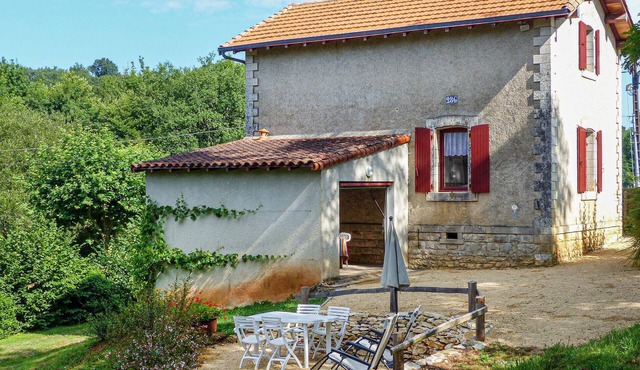 2 bedroom lake front home in Nanteuil-en-Vallée