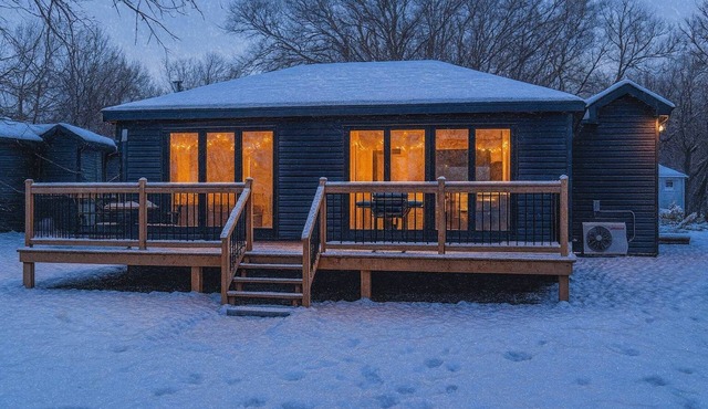 2-bedroom Lake Front Cottage in Harwood, ON #4