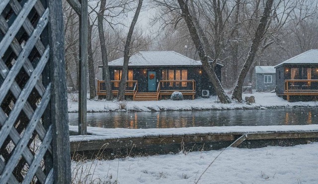 2-bedroom Lake Front Cottage in Harwood, ON #5