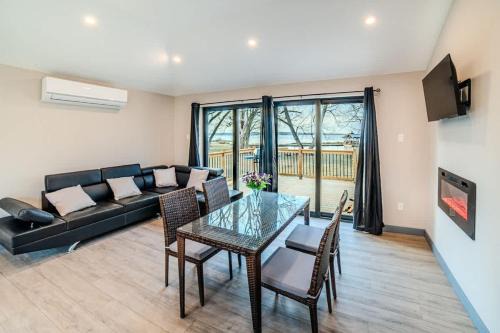 2-bedroom Lake Front Cottage in Harwood ON #5