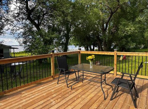 2-bedroom Lake Front Cottage in Harwood ON #3