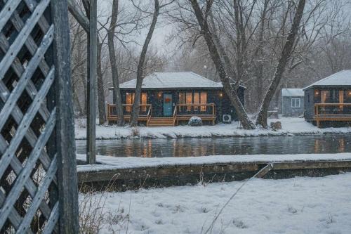 2-bedroom Lake Front Cottage in Harwood ON #4