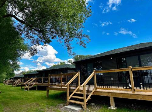 2-bedroom Lake Front Cottage in Harwood ON #1