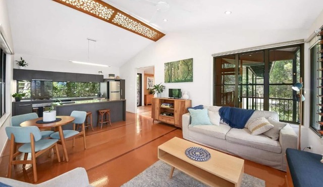 2 Bedroom Lakehouse (1 Bedroom lockoff) lake views from private deck