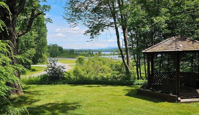 2-bedroom Lakeview house near Tupper Lake with AC, WiFi, Deck, Gazebo, Firepit