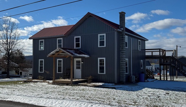 2 Bedroom Live/Work Apartment in the Heart of Pennsdale