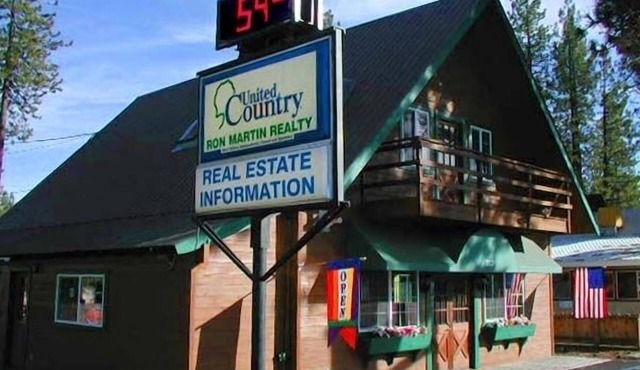 2 Bedroom, Living room, Suite Chester/Lake Almanor Sleeps 4, Read Description.