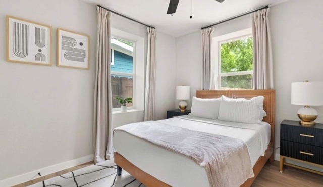 2-bedroom lodge in lovely Austin with WiFi, AC