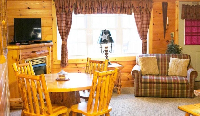 2 Bedroom Lodge Suite with Kitchen, Fireplace, and Jacuzzi Tub