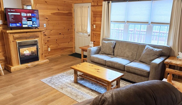 2 Bedroom Lodge Suite with Kitchen, Fireplace, and Jacuzzi Tub