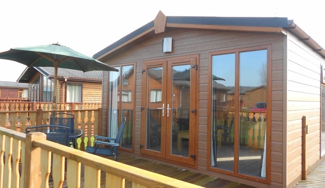2 Bedroom lodge with leisure facilities, ideal for families, pets considered