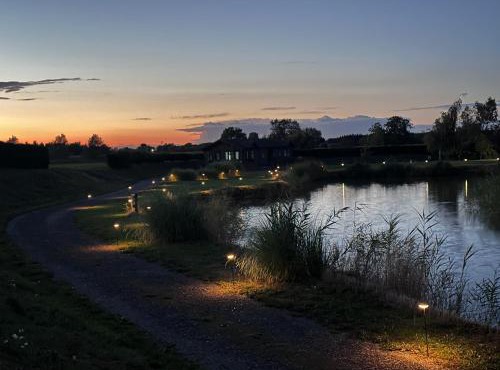 2 bedroom lodge with lake view and terrace