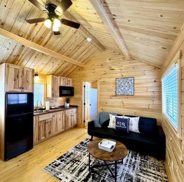 2 Bedroom Log Cabin on Lake James with Loft- Private Resort Amenities