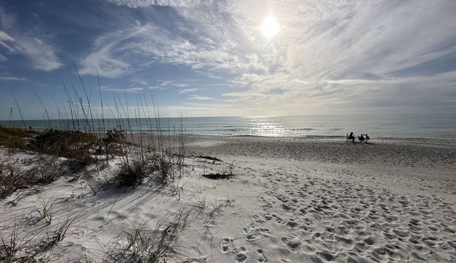 2 Bedroom Longboat Key Beachside Paradise. Steps from the Beach!