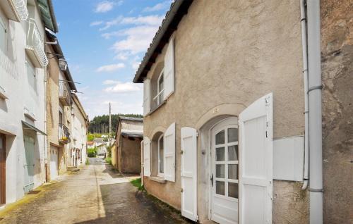 2 Bedroom Lovely Home In Saint-Jean-Du-Bruel