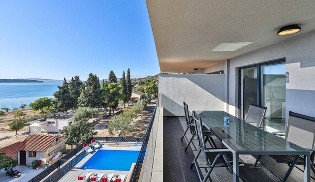 2 bedroom lovely apartment in Seget Donji