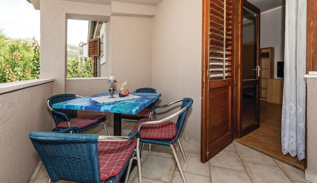 2 bedroom lovely apartment in Grebastica