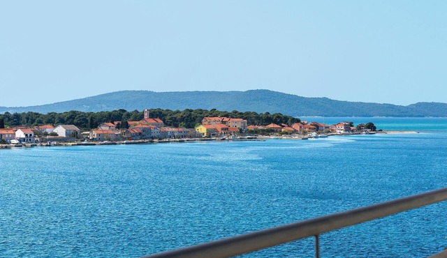 2 bedroom lovely apartment in Brodarica